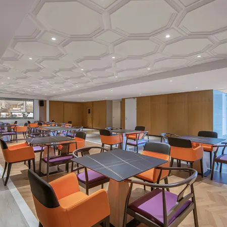 Vienna International Hotel ( Wenzhou South Railway Station & Olympic Sports Center Flagship Store)