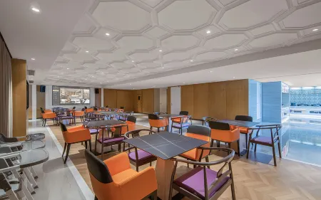 Vienna International Hotel ( Wenzhou South Railway Station & Olympic Sports Center Flagship Store) Отели рядом с достопримечательностью «Zhejiang Anfang Vocational and Technical College»