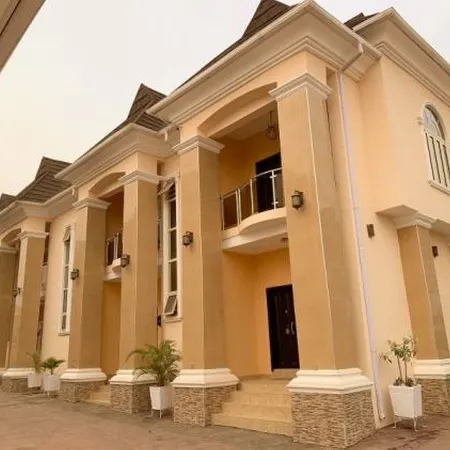 Ennys Court Luxury Apartment