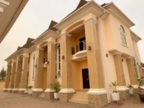 Ennys Court Luxury Apartment のホテル