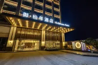 Royal Park Hotel Các khách sạn gần Hepu Car Terminal