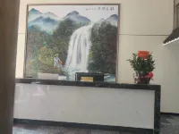 The Garden Hotel فنادق في لونغ خوي