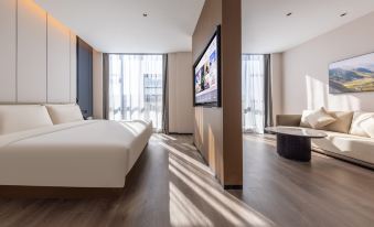 Nanchang Xiaolan Yingbin Middle Avenue Atour Hotel