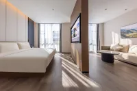 Nanchang Xiaolan Yingbin Middle Avenue Atour Hotel - parking