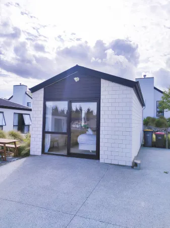 Jero Apartment Отели рядом с достопримечательностью «Mackenzie Sheep Dog Statue»