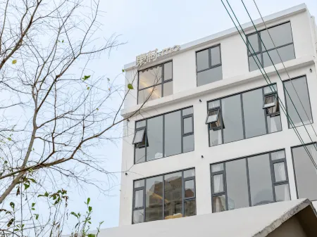 East Village Hotle beihai Отели в г. Бэйхай