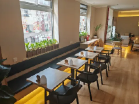 邂逅·暖裏輕智能酒店（青島棧橋天主教堂店）