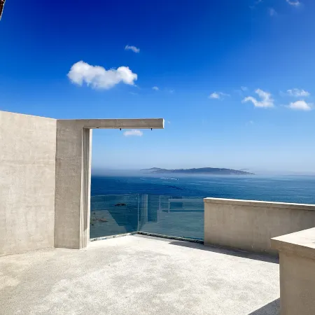 Sheeteen TideCliffs Scenic Apartment