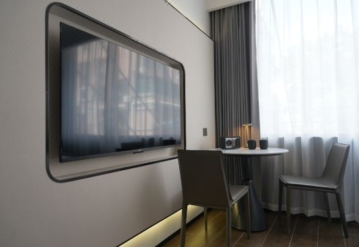 2. 안이 X 호텔..