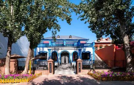 Yifang Place · Travel Exotic Vacation Boutique Stay (Yining Liuxing Street Scenic Area) Отели рядом со станцией Yining Railway Station