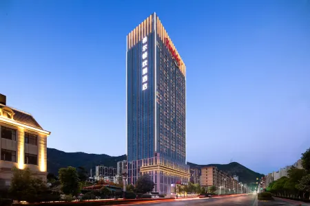 Hampton by Hilton Longnan High-Speed Railway Station