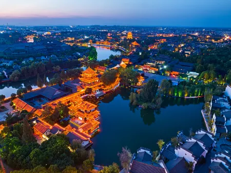 Swan Lake Hotel (Taierzhuang Ancient City Scenic Area Branch) Отели рядом с достопримечательностью «Zaozhuang Technician College Tai'erzhuang Branch»