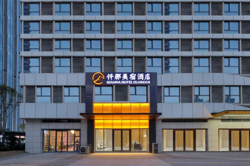 QIANNA HOTEL GLORIOUS (Zhoukou Chuanhui District High-speed Railway East Station Branch)