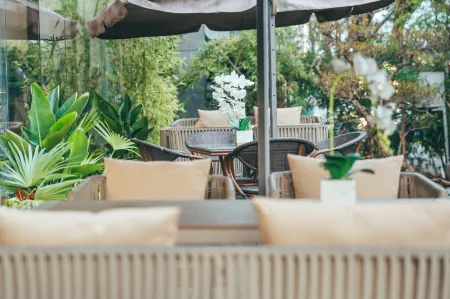 Emei Mountain Lanting Yuejing Hotel (Emei High speed Railway Station Branch) Отели рядом со станцией Emei Railway Station