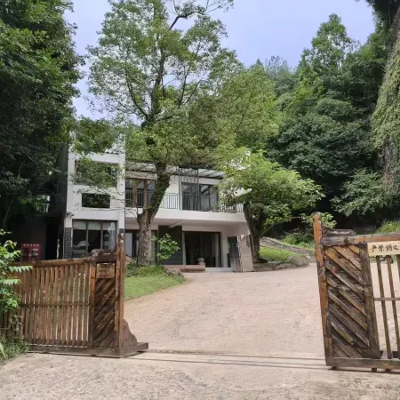 Zizai Xiaoyin Mountain House