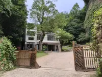 Zizai Xiaoyin Mountain House