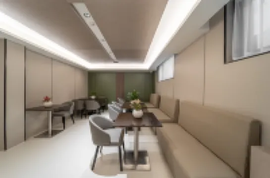 Yuehu Rongzhu Hotel (Two Rivers and Four Lakes Elephant Trunk Hill)