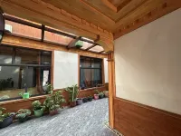 Kula Kangri • Mountain & Lake  Retreat Hotels in Lhozhag