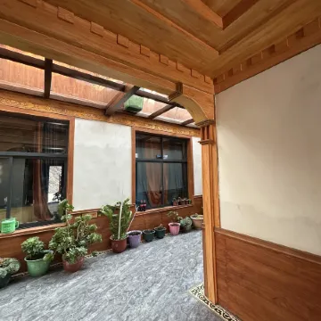 Kula Kangri • Mountain & Lake  Retreat