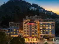 Vienna Hotel (Qianjiang Qianzhou Bridge Branch) 黔江武陵山空港周辺のホテル