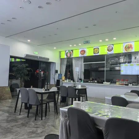 Yunlan Hotel (Zhaotong Ludian Zhuti Culture Park Branch)