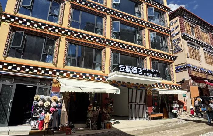 Dege Yunjia Hotel