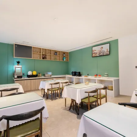 Ezzi Hotel