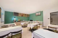 Ezzi Hotel - فطور