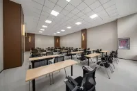 Jin'an Lanting Hotel (Fuhai Station Wulungu Lake Park Branch) - parking