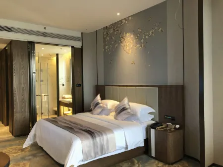 Forest Hot Springs Resort Hotel Отели в г. Шичен