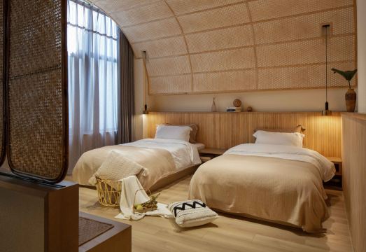 Yibin ShiShe Zhuliguan Hotel Overview