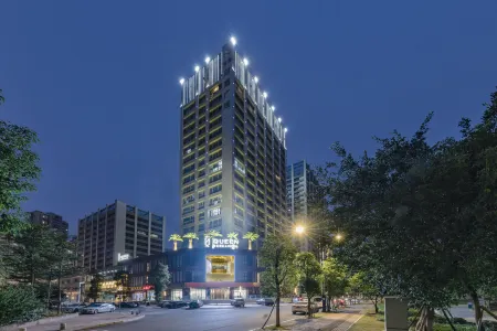 Queen Hotle Отели рядом с достопримечательностью «Zhenghe Park (South Gate)»