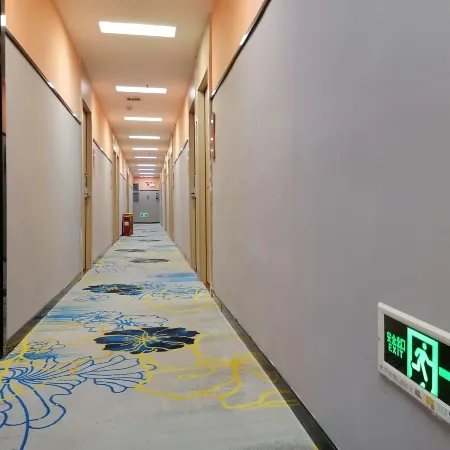 Ledu Hotel (Luohu Hongling Subway Station) Отели рядом с достопримечательностью «Парк Личи»