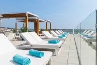 L'Azure Hotel - Rooftop Pools