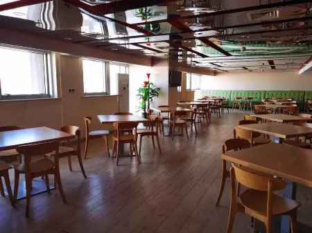 HuaYi Eastern Hotel (Shanghai Hongkou North Sichuan Road) Отели рядом с достопримечательностью «Shanghai Institute for Youth Administration»