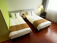 Holiday Inn ZÜRICH - MESSE by IHG Hotels near Seebach