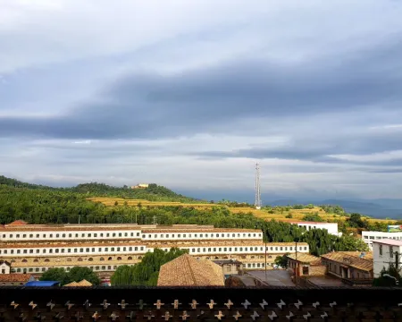 大寨紅色經典農家窯洞客棧(大寨景區店) 昔陽酒店