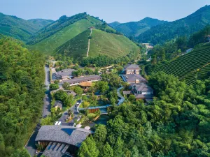 ANJI·JUNLAN LAOZHUANG SHANJU TANGQUAN RESORT HOTEL