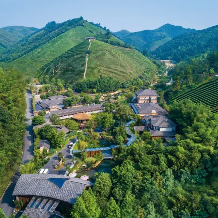 ANJI·JUNLAN LAOZHUANG SHANJU TANGQUAN RESORT HOTEL