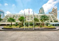 Mövenpick BDMS Wellness Resort Bangkok Các khách sạn gần Ratchaprasong Intersection
