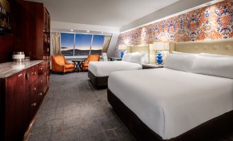 3. Luxor Ho..
