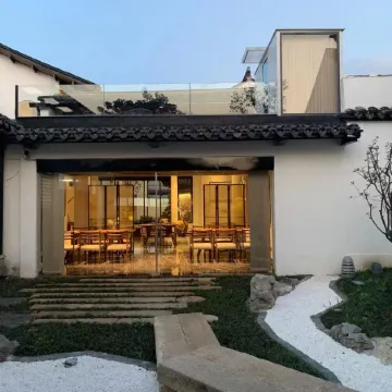 Ancient Jiangnan Charm  Century-old Heritage Art Boutique Homestay