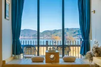 Yan sit lake view luxury B&B (Lugu Lake pig trough boat tour lake big falling water village store) - balcony
