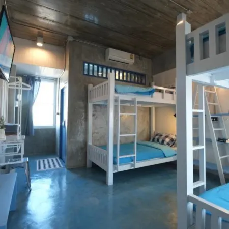 Chanchalay Hip Hostel Отели рядом с достопримечательностью «Городская администрация Краби»