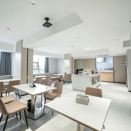 FUNMEE Hotel (Huarong People's Square County Government, Yueyang)