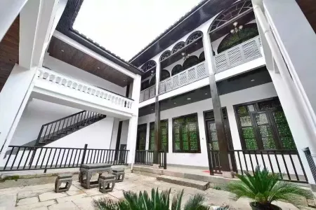 Juchunyuan Hotel (Fuzhou Sanfang Qixiang) Отели рядом с достопримечательностью «Fujian Agriculture and Forestry University Gymnasium»