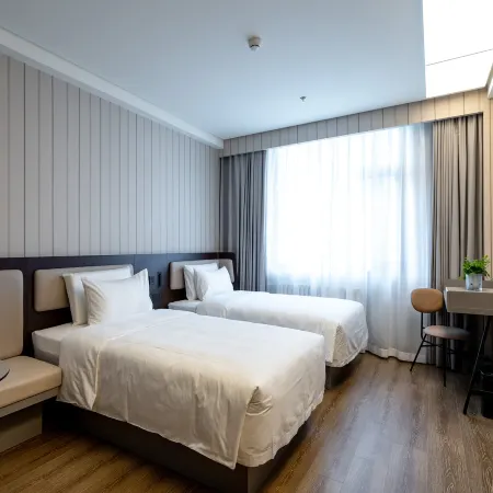 HanTing Hotel (Zhangjiakou Qingshuihe Zhong Road) Отели рядом с достопримечательностью «Центральная кровавая станция Чжан Цзякоу»