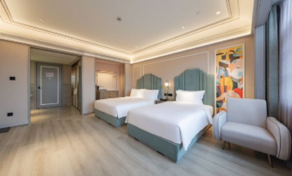 Madison Hotel Shanghai Wild Animal Park