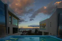 Water flows in moon Hotel - Hot Springs