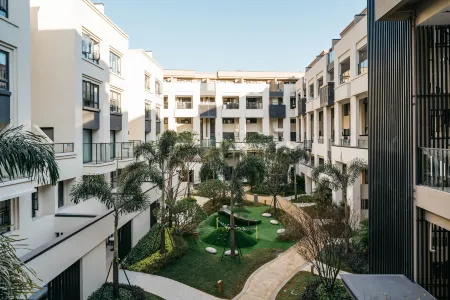 Midnight Grape Hotel Отели рядом с достопримечательностью «Spring Woods»